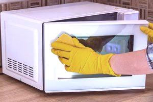 Kako čistiti mikrovalovno pečico hitro in učinkovito
