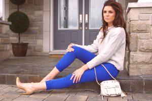 Pantalon bleu: leçons de style et de compatibilité